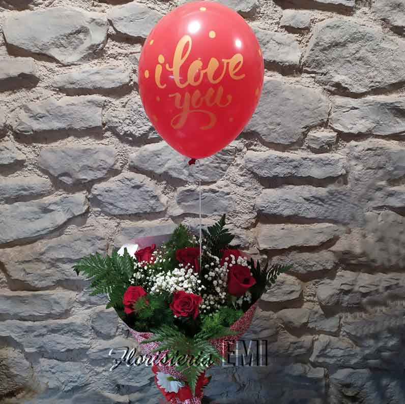 Ramo de 6 rosas con globo corazones con helio