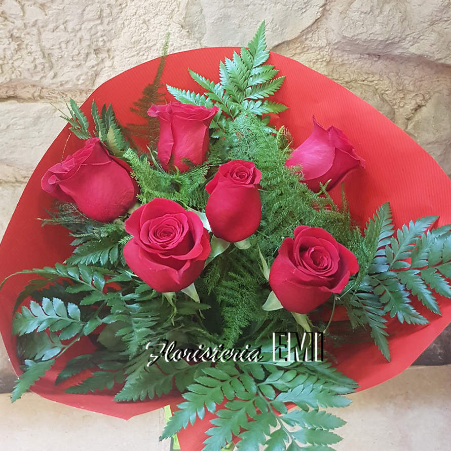 Rosas Espectaculares de gran tamaño, conseguidas gracias a su cultivo artesanal.. Floristeria Barcelona